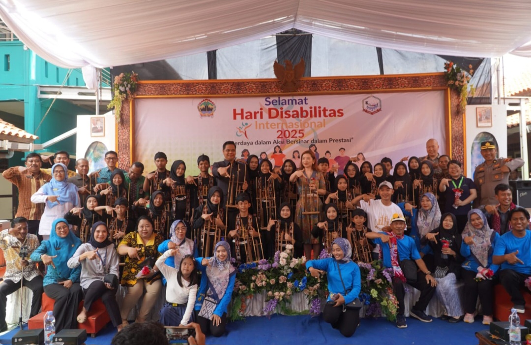 ANTUSIAS: Bupati serta jajaran Forkopimda ikuti peringatan hari disabilitas internasional Kamis (27/11).