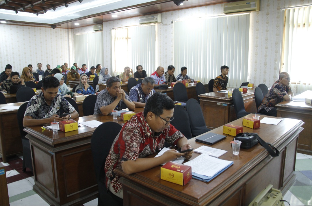 PAPARAN: Suasana FGD seputar penyusunan FS Pelabuhan dan Kawasan Peruntukan Industri pada Kamis (27/11).
