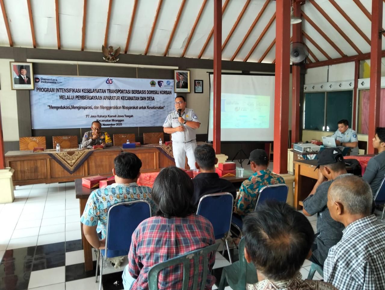 CEGAH LAKA: PT Jasa Raharja Kanwil Jawa Tengah menggelar program intensifikasi keselamatan transportasi ke aparat kecamatan dan desa di Kantor Kecamatan Mranggen, Kabupaten Demak.