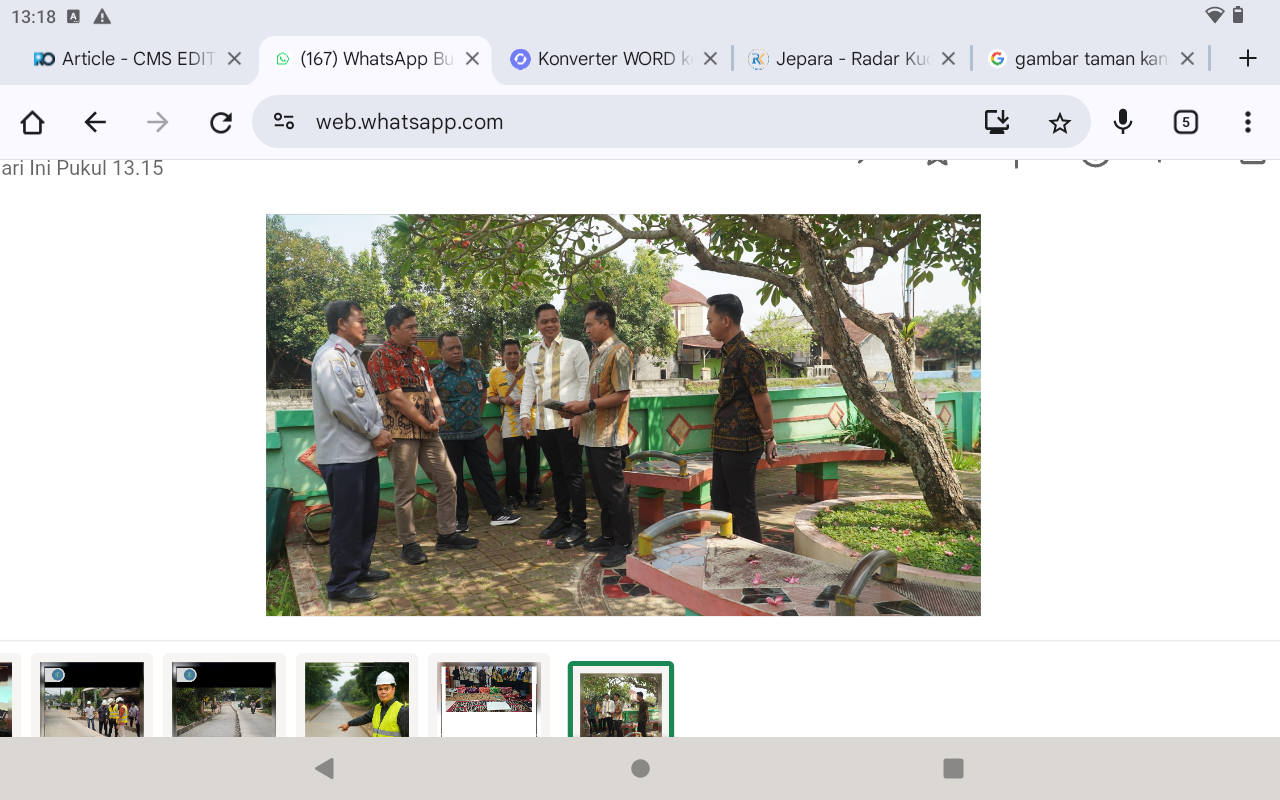 PENATAAN: Bupati Jepara Witiarso Utomo bersama jajarannya meninjau taman kanal yang diproyeksikan sebagai pusat UMKM.