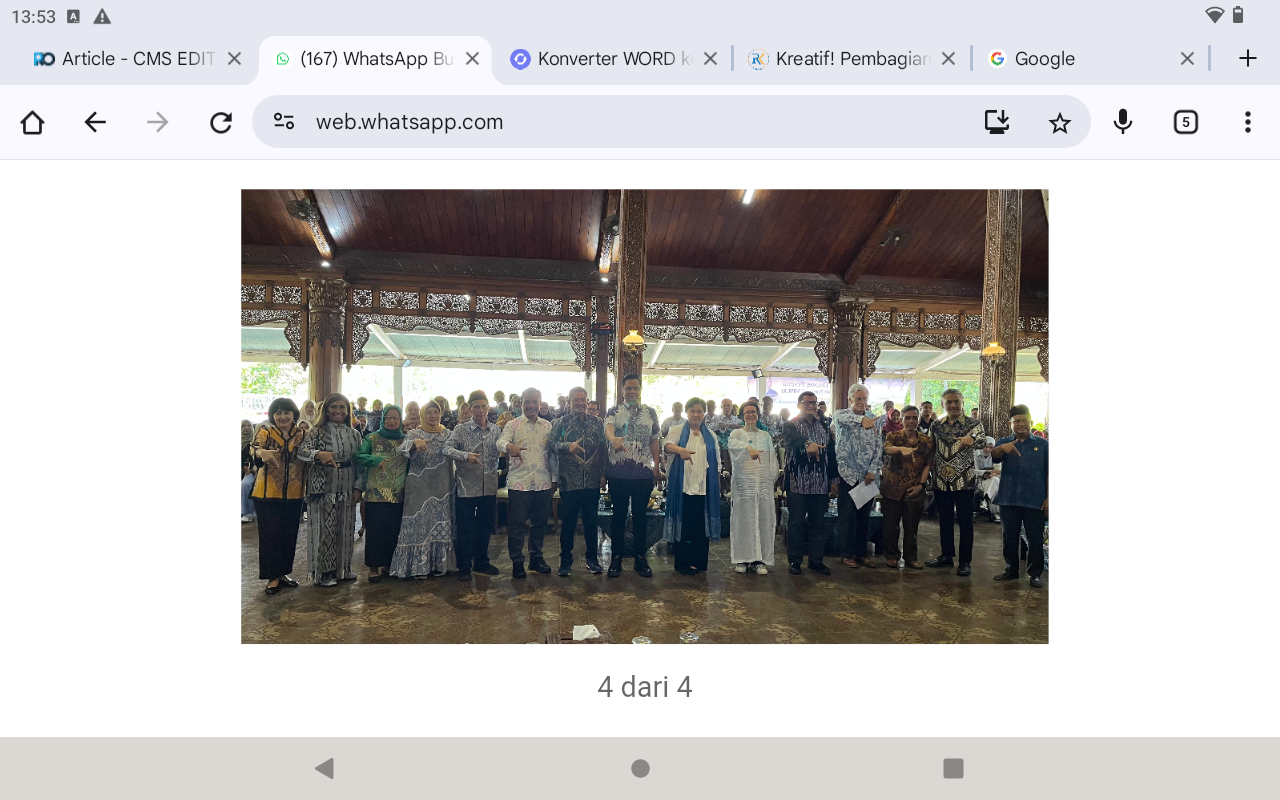 KOMPAK: Foto bersama dalam acara Napak Tilas Roekmini di Pendapa Jepara.