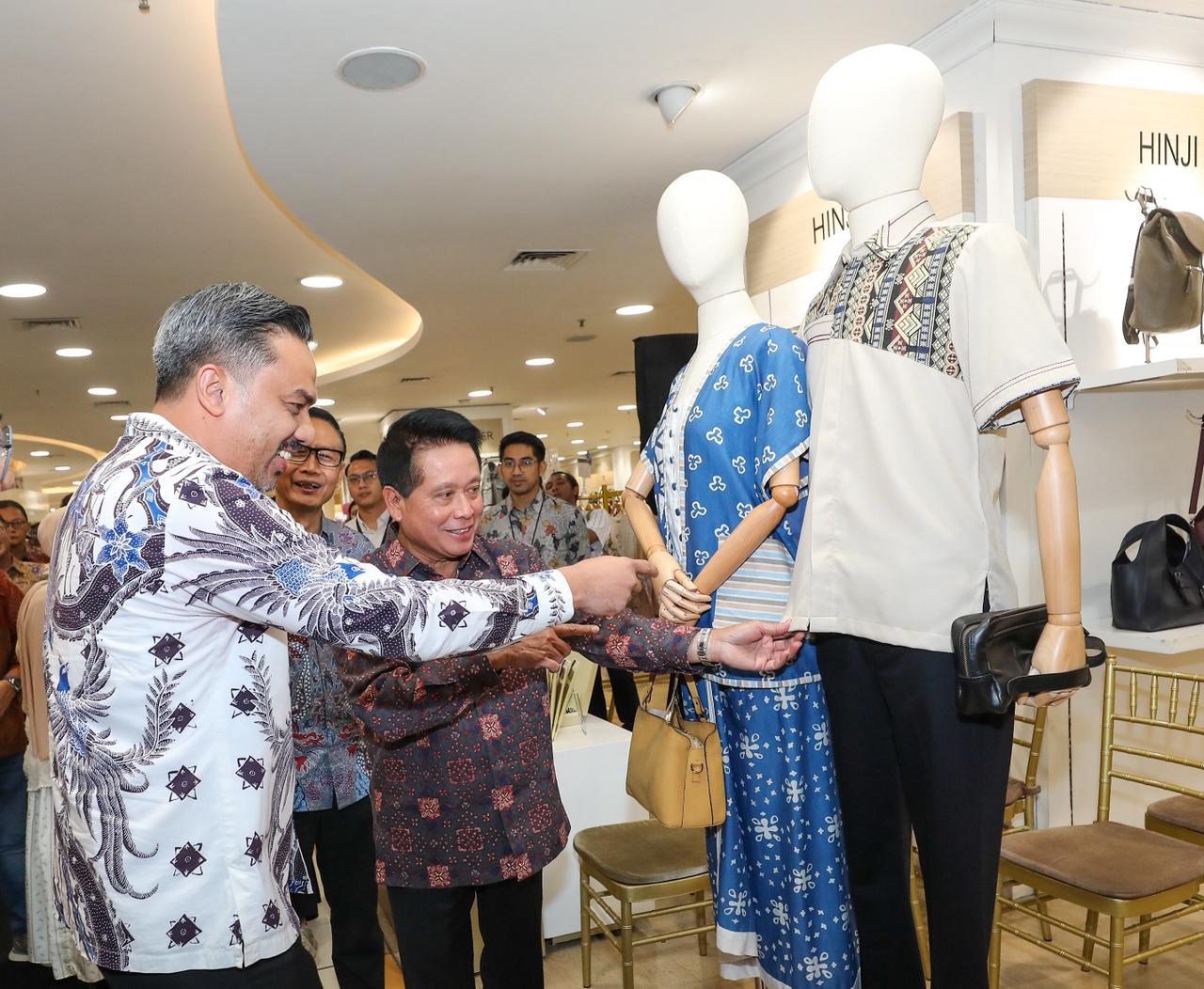 BRI terus menegaskan komitmennya dalam mendorong pelaku usaha mikro, kecil, dan menengah (UMKM) agar semakin berkembang. Upaya terbaru diwujudkan melalui peluncuran program kolaborasi bersama.