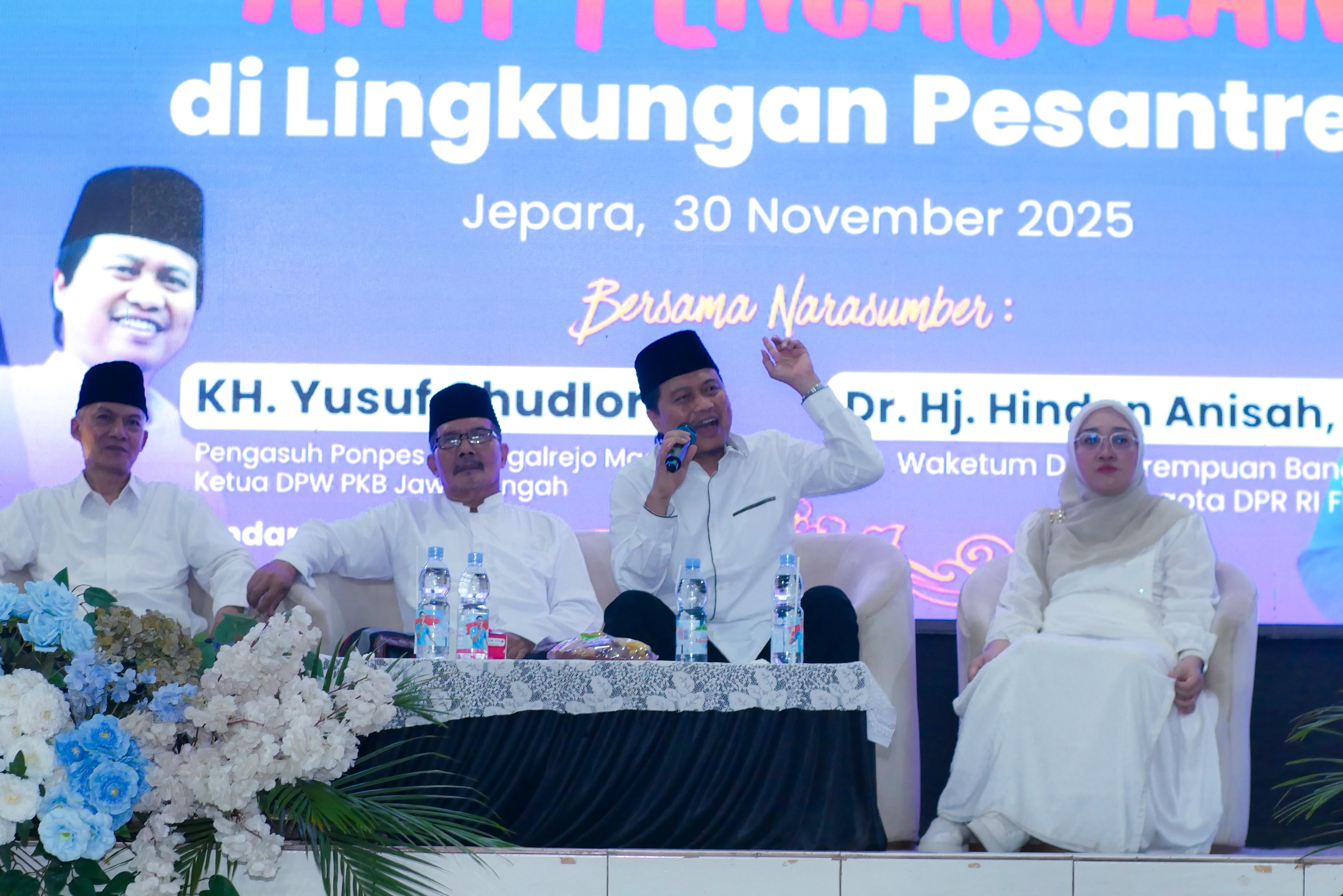 INKLUSIF: Pengasuh Pondok Pesantren API Tegalrejo Magelang, KH M. Yusuf Chudlori tengah memberikan paparan soal iklim pesantren.