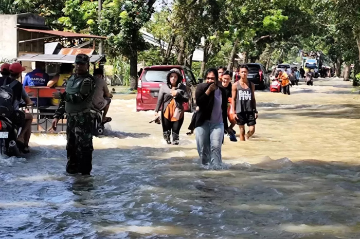 JALINSUM: Banjir di Jalinsum Medan-Aceh, tepatnya di Desa Cempa, Kecamatan Hinai, Langkat.