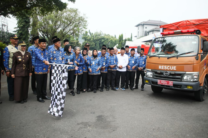Gubernur Jawa Tengah, Ahmad Luthfi, mengirimkan bantuan kemanusiaan senilai Rp1,3 miliar untuk korban bencana di Sumatera.