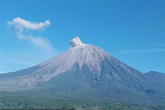 Foto erupsi Gunung Semeru