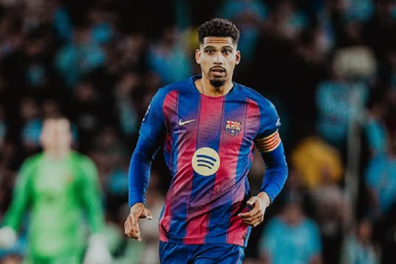 Langkah Berani Araujo: Bek Andalan Barcelona Ambil Jeda untuk Fokus Pulihkan Kondisi Psikis