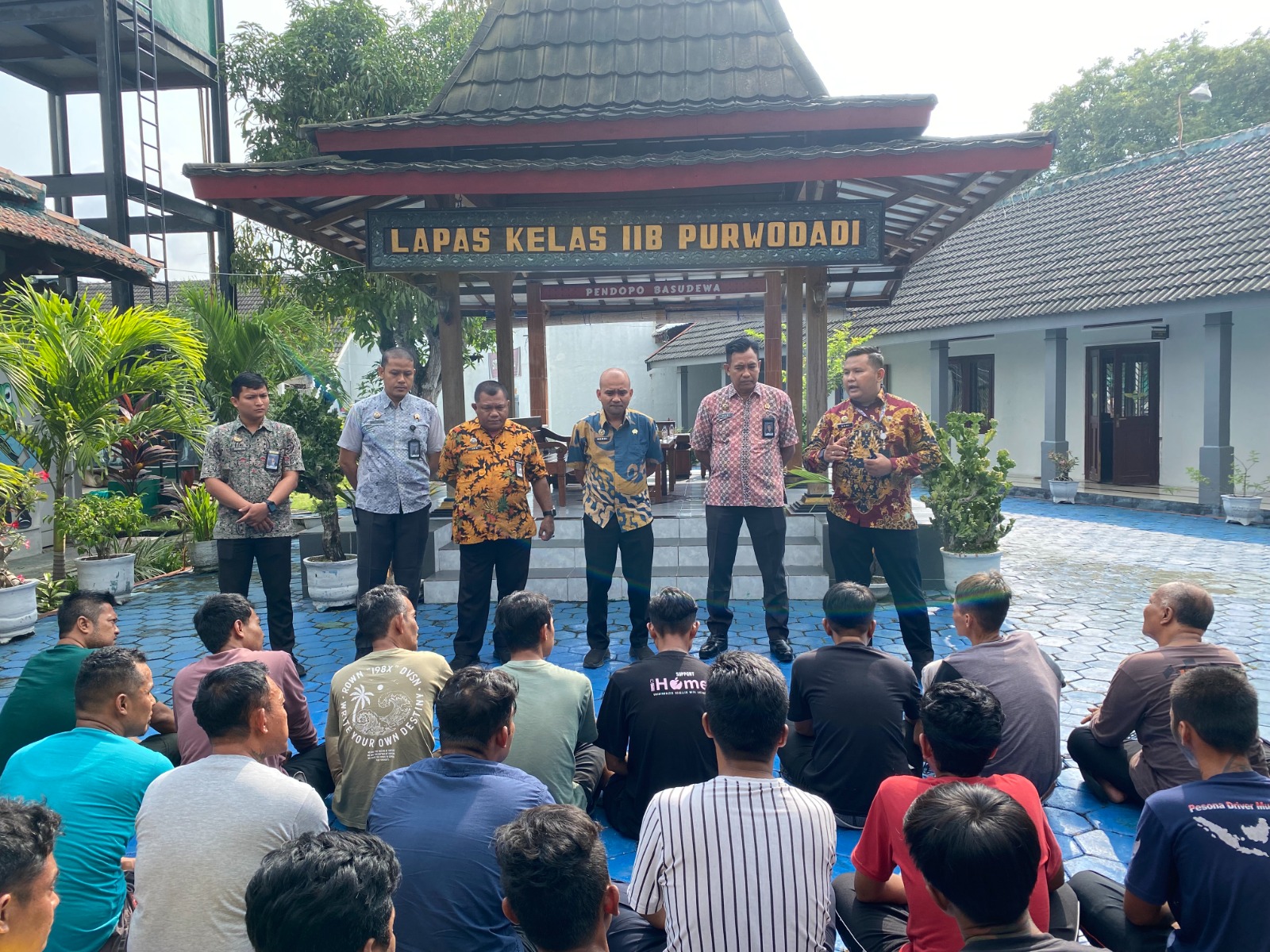 PENDATAAN &ndash; Puluhan Narapidana dari Rutan Surakarta dilakukan pendataan sebelum menempati di Lapas Kelas II B Purwodadi.