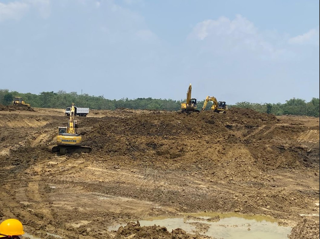 GARAP CEPAT: Beberapa alat berat diterjunkan untuk melakukan percepatan dalam penyelesaian proyek Embung Karangjati.