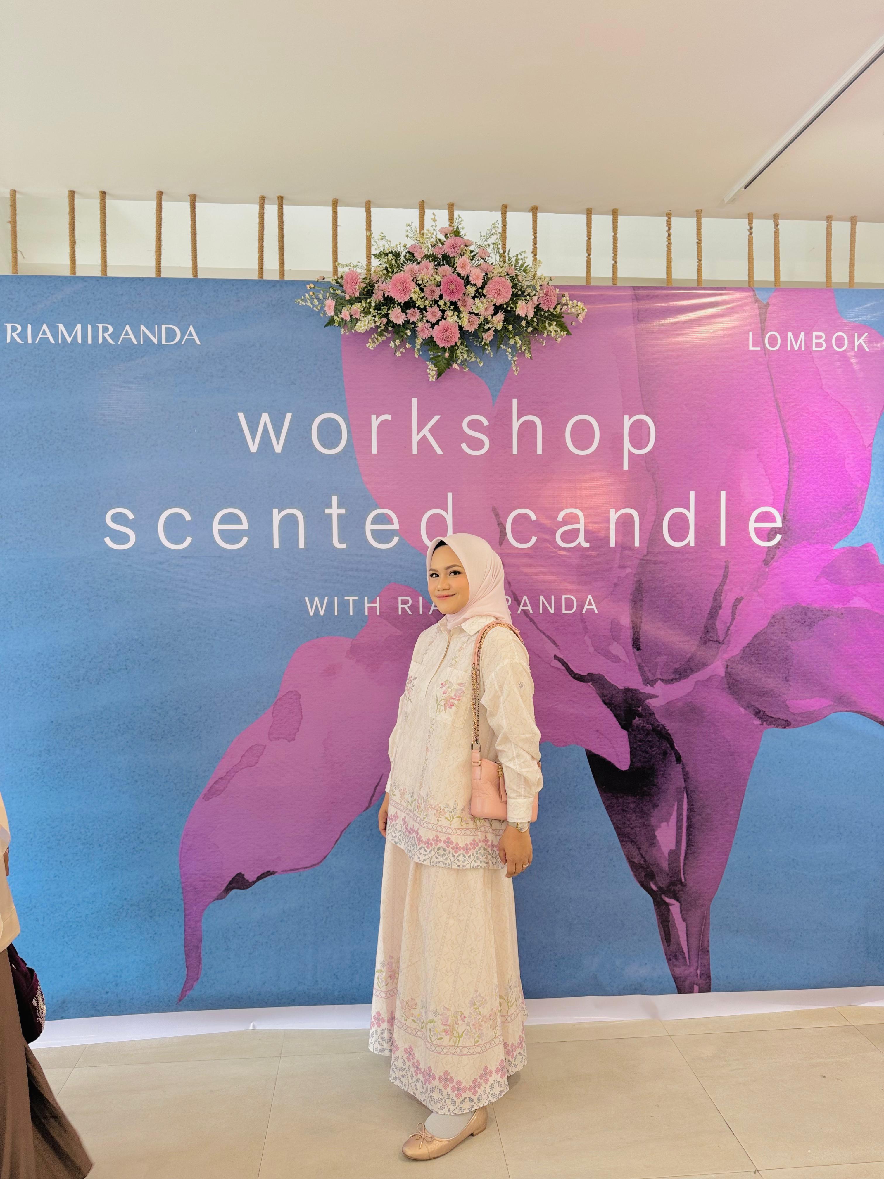 LEMBUT: Petra Paramita saat menunjukkan koleksi terbaru brand ternama.