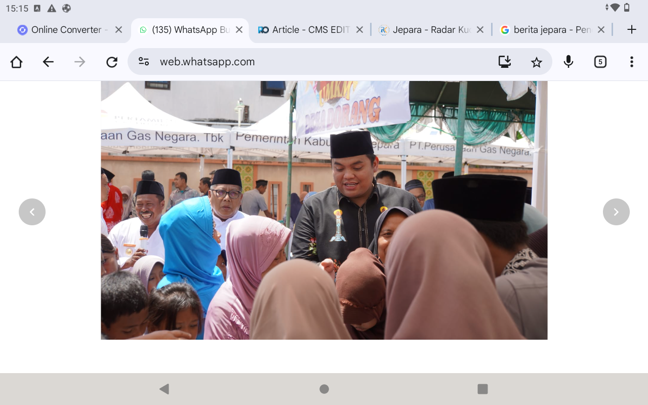 DEKAT: Gus Hajar menyapa masyarakat Dorang, Nalumsari, dalam program Jumat Berangkat.