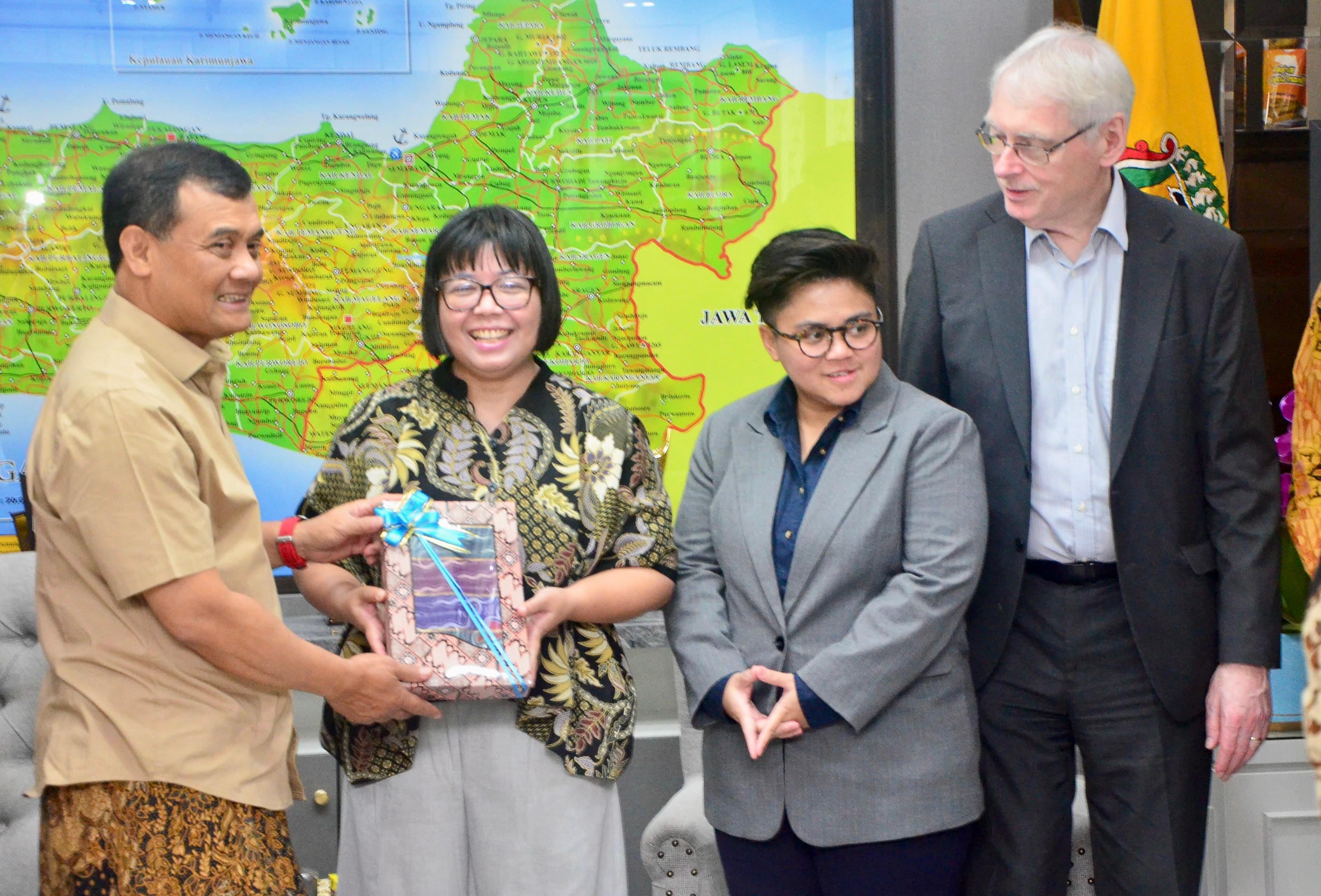 Pertemuan gubernur Jateng dengan Delegasi Kedutaan Besar Inggris dan tim Techne Praxis International di Semarang