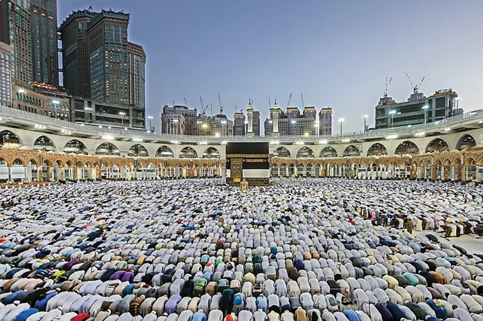 Jamaah menunaikan ibadah haji.