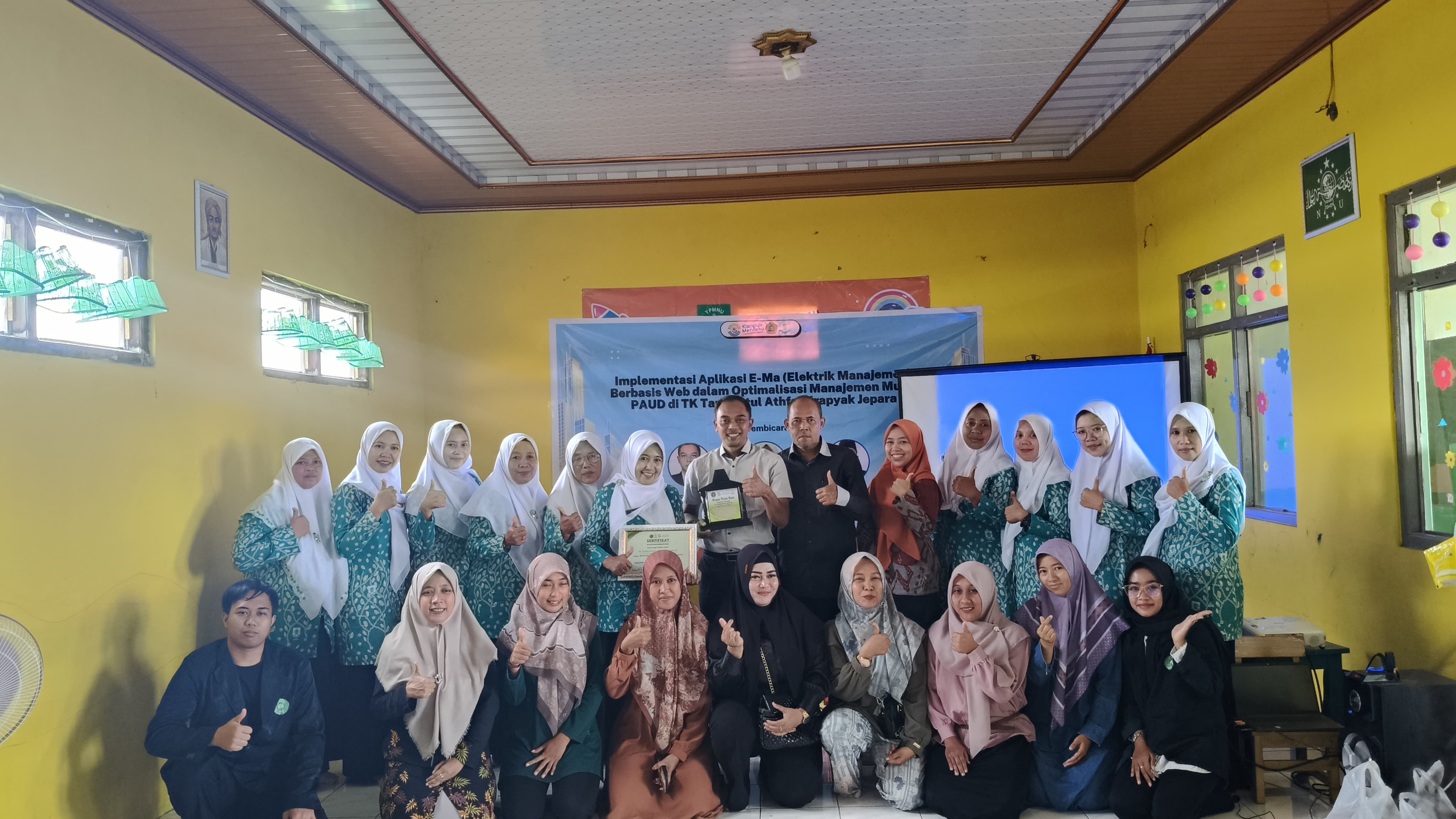 Tim Pengabdian kepada Masyarakat Universitas Islam Nahdlatul Ulama (UNISNU) Jepara melaksanakan program integratif bertema &ldquo;Penerapan Inovasi Teknologi E-Ma (Elektrik Manajemen)