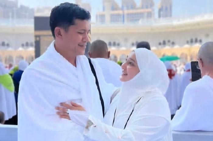 Bupati Aceh Selatan Mirwan MS saat menunaikan ibadah umroh ditengah bencana yang melanda Aceh.