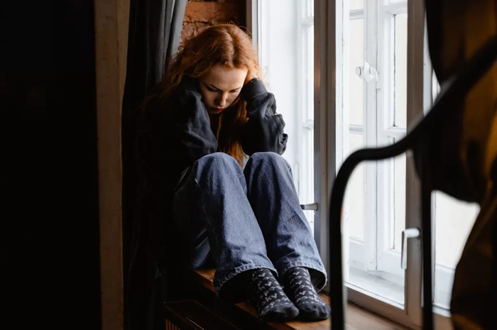 Ilustrasi perempuan yang sedang frustasi.