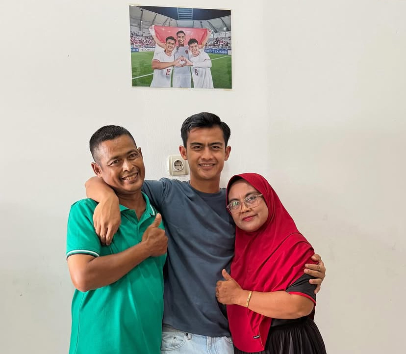 Sutrisno (kiri) ayah Pratama Arhan dan Surati  (kanan) Ibu Pratama Arhan