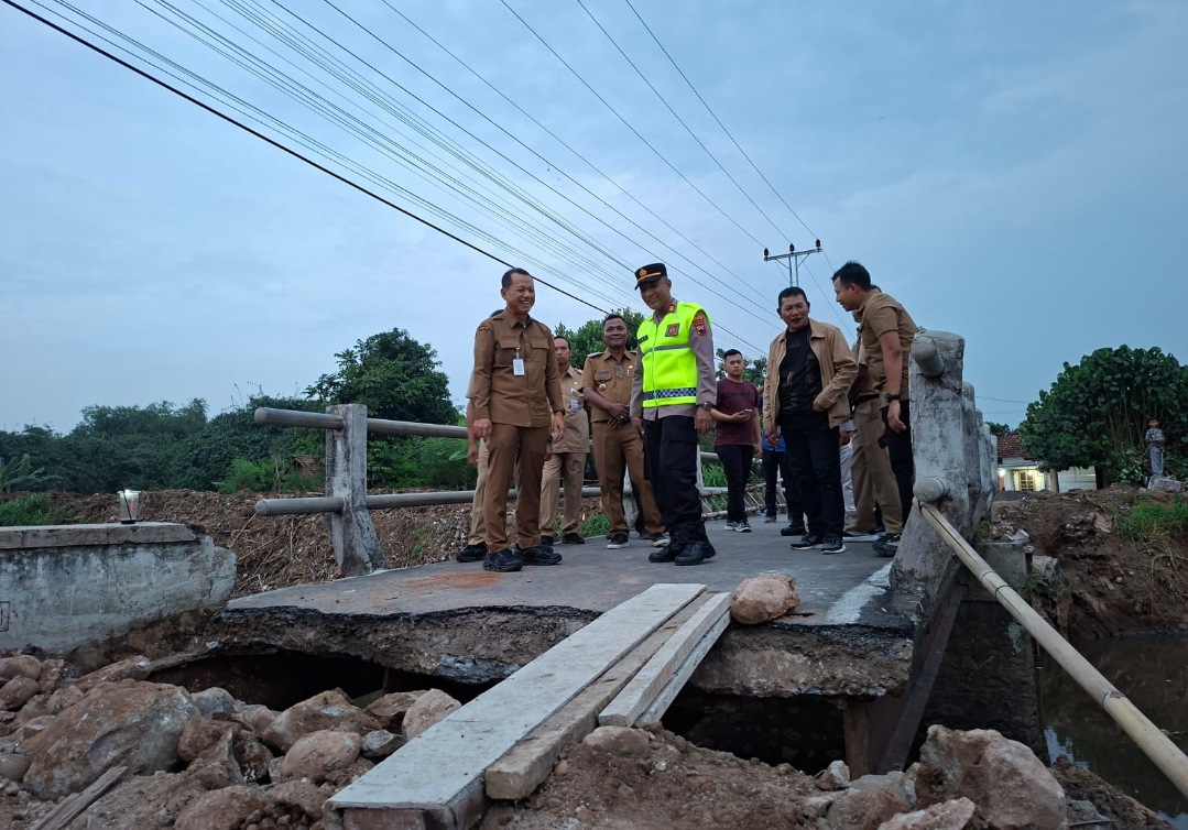 TINJAU: Bupati Kudus Sam