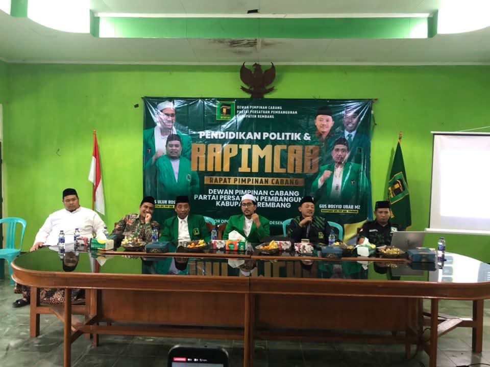 KONSOLIDASI: Para Pengurus DPC PPP Rembangan menggelar Rapimcab membahas transformasi digital dan strategi pemilu.