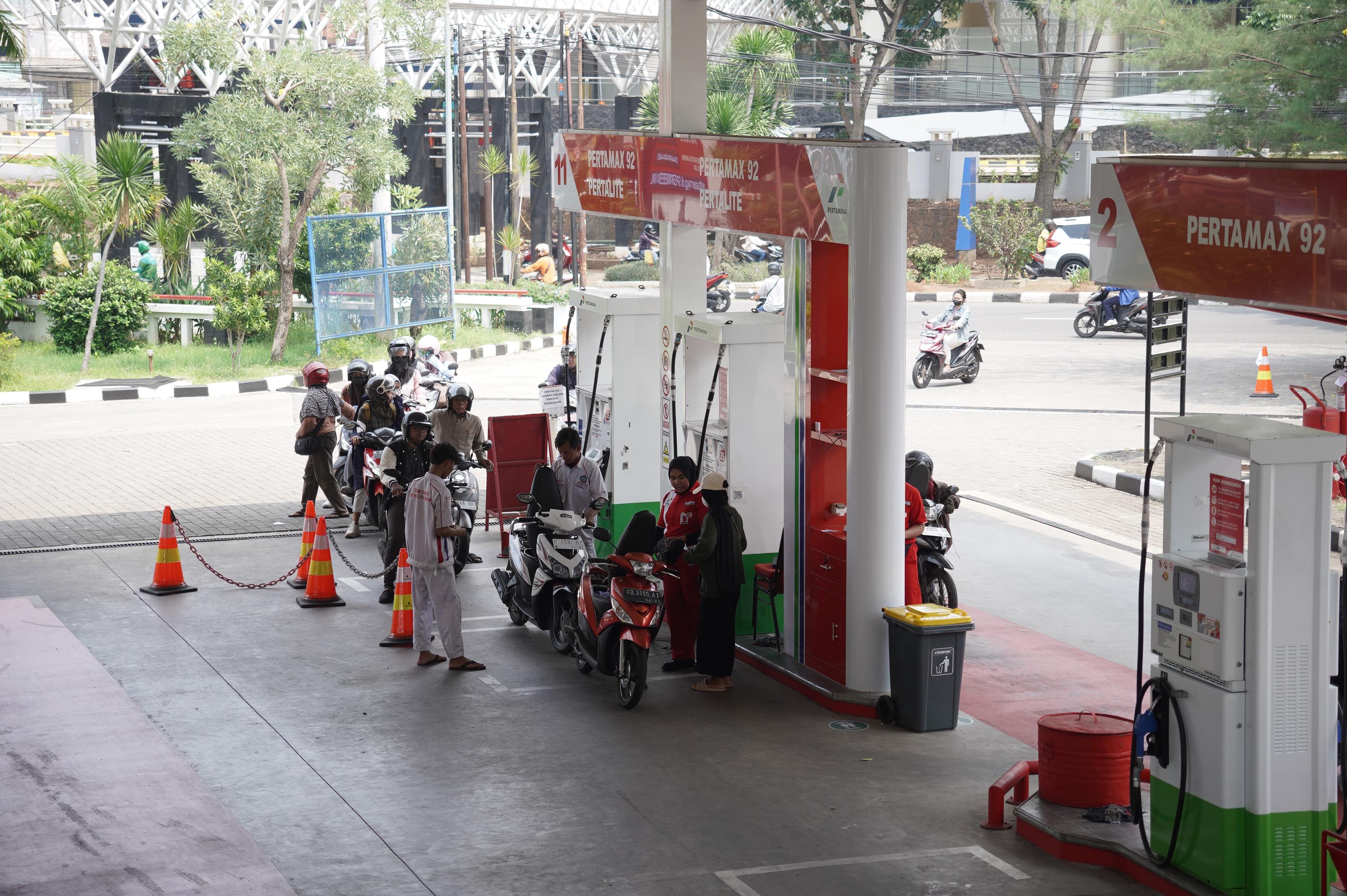 Pertamina Patra Niaga Regional Jawa Bagian Tengah (JBT) memastikan pasokan bahan bakar minyak (BBM) terutama jenis pertalite di wilayah Kabupaten Rembang melimpah dan tersedia bagi masyarakat