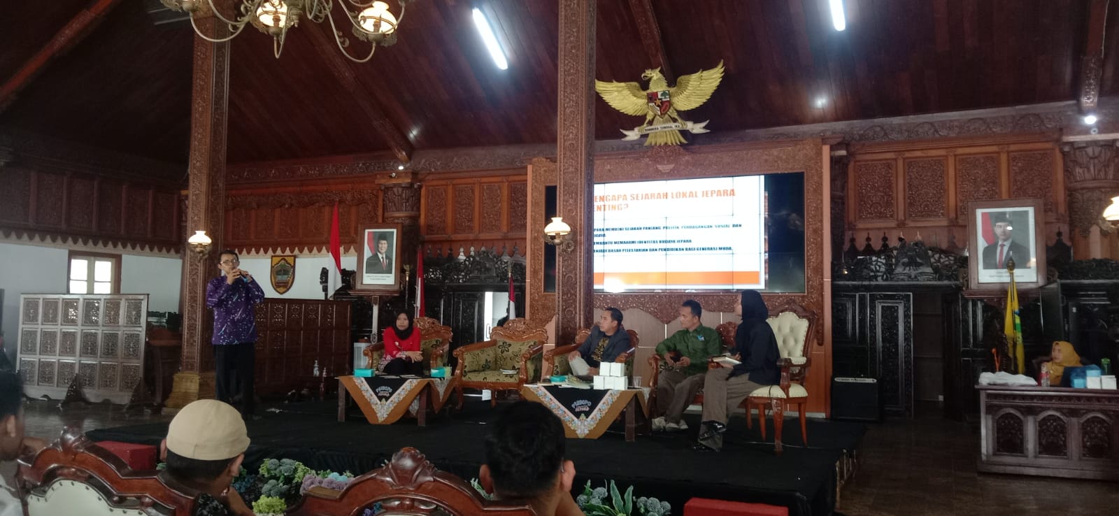 ANTUSIAS: Para peserta mengikuti kegiatan Gelar Wicara Idaroh Literasi secata khidmat.