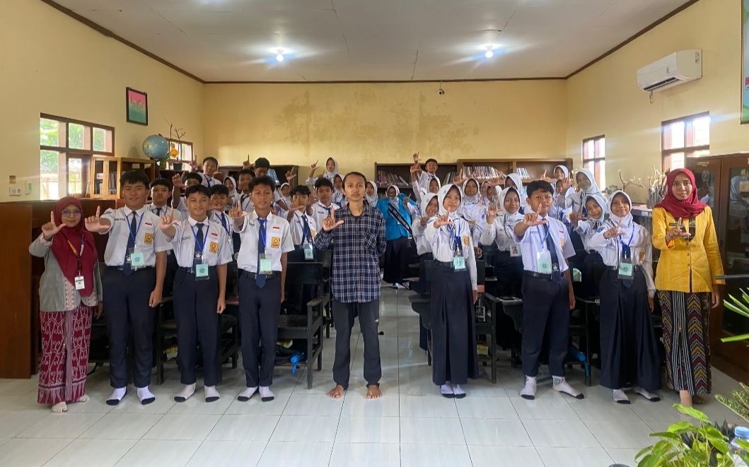 ANTUSIAS: Para calon pengurus OSIS SMPN 2 Kalinyamatan mengikuti pelatihan jurnalistik pada Rabu (10/12).