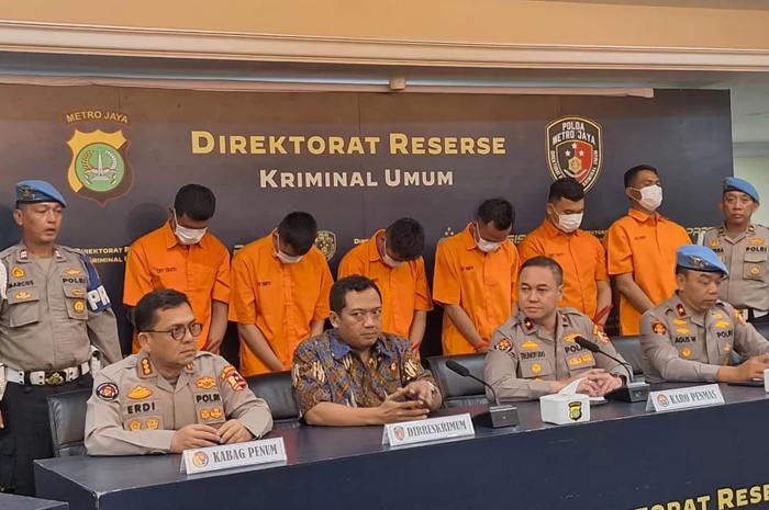6 Anggota Yanma Mabes Polri jadi tersangka pengeroyokan 2 mata elang (matel) hingga tewas.