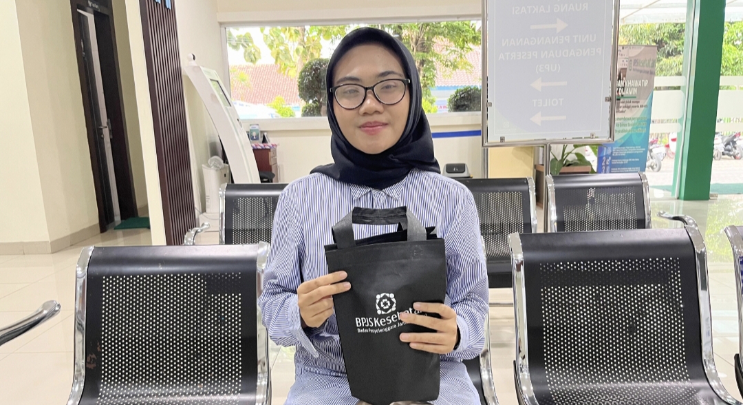 Fiky Nailil Khusna (22), anak tunggal dari pasangan orang tuanya, kini tengah menjalani serangkaian pemeriksaan medis untuk mengatasi kondisi asites yang disertai asam lambung kronis.