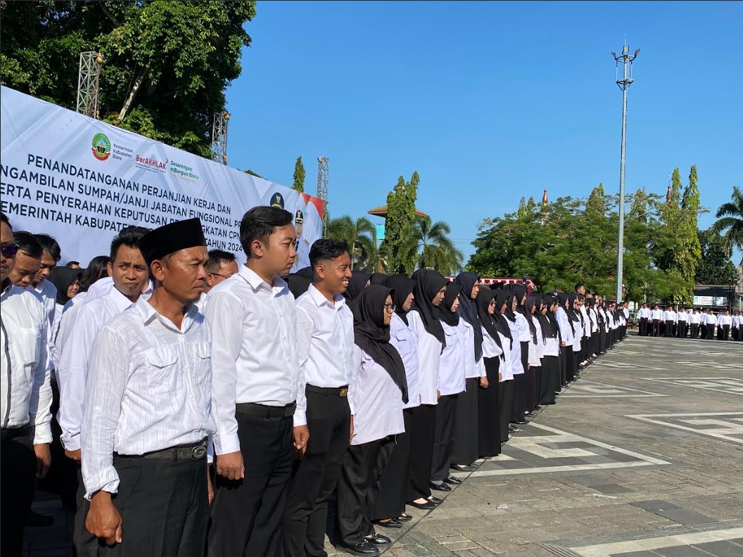 PELANTIKAN: Ribuan PPPK diangkat secara resmi oleh Bupati Blora Arief Rohman di Alun-alun Blora, pada April lalu.
