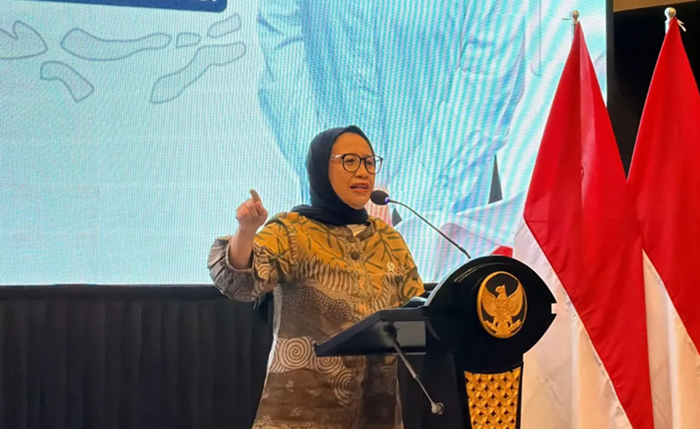 Wakil Kepala BGN Nanik Sudaryati Deyang dalam kegiatan bersama SPPG di Lumajang, Jawa Timur, Sabtu, pada Sabtu (13/12/2025).