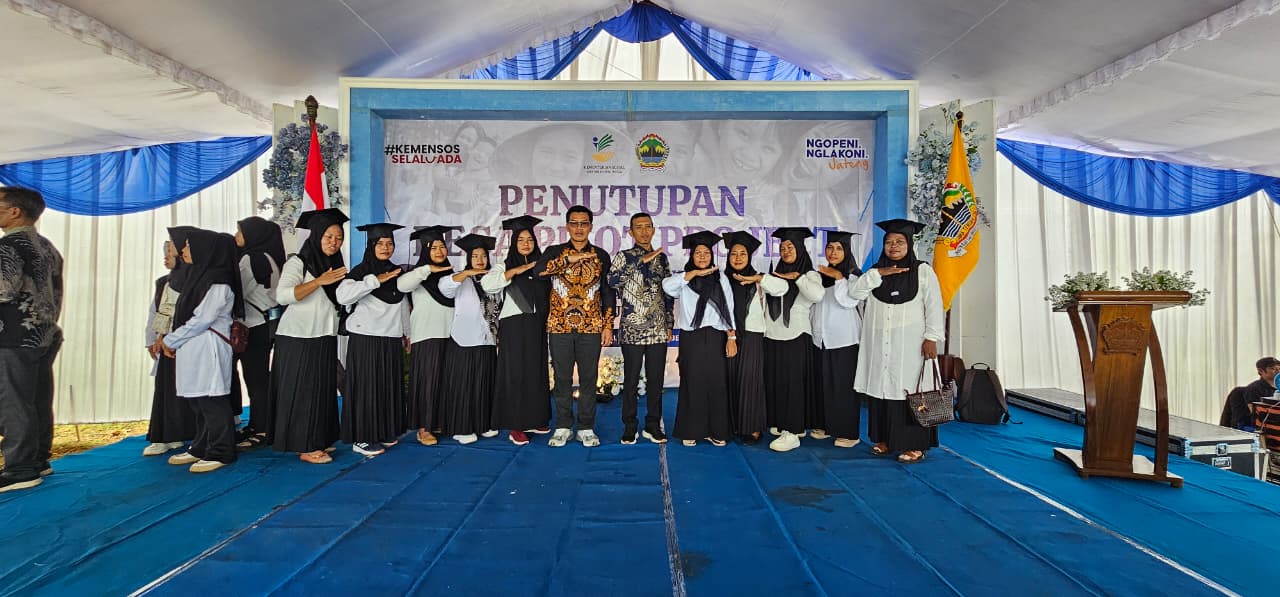 LULUS: Desa Dimoro Kecamatan Toroh Kabupaten Grobogan saat menghadiri Penutupan Desa Pilot Project Pemberdayaan Masyarakat Menuju Graduasi Bansos 2025 di Kendal.