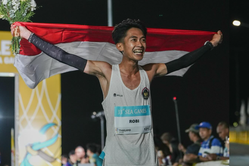 Robi Syianturi melelang Singlet Juara SEA Games 2025