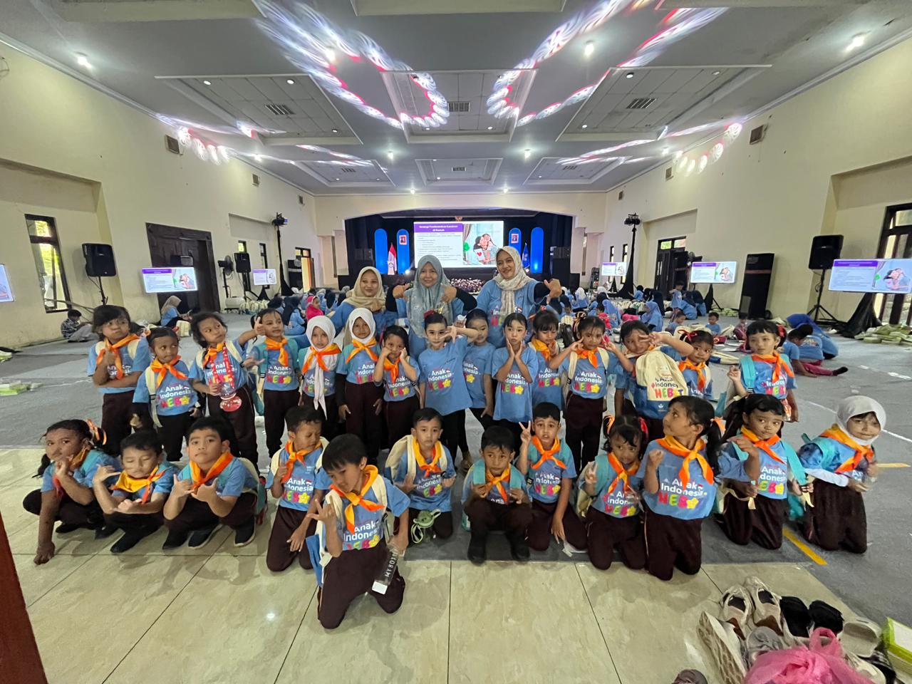 FOTO BERSAMA: Anak-anak TK Pertiwi 07.1 Kudus foto bersama usai Senam Anak Indonesia Hebat