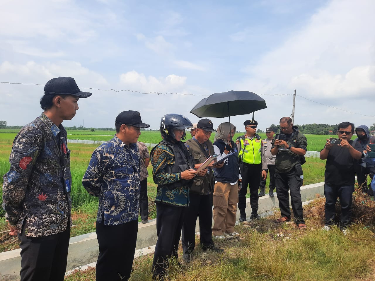 EKSEKUSI: Kantah Grobogan saat menghadiri eksekusi tanah di Kecamatan Klambu
