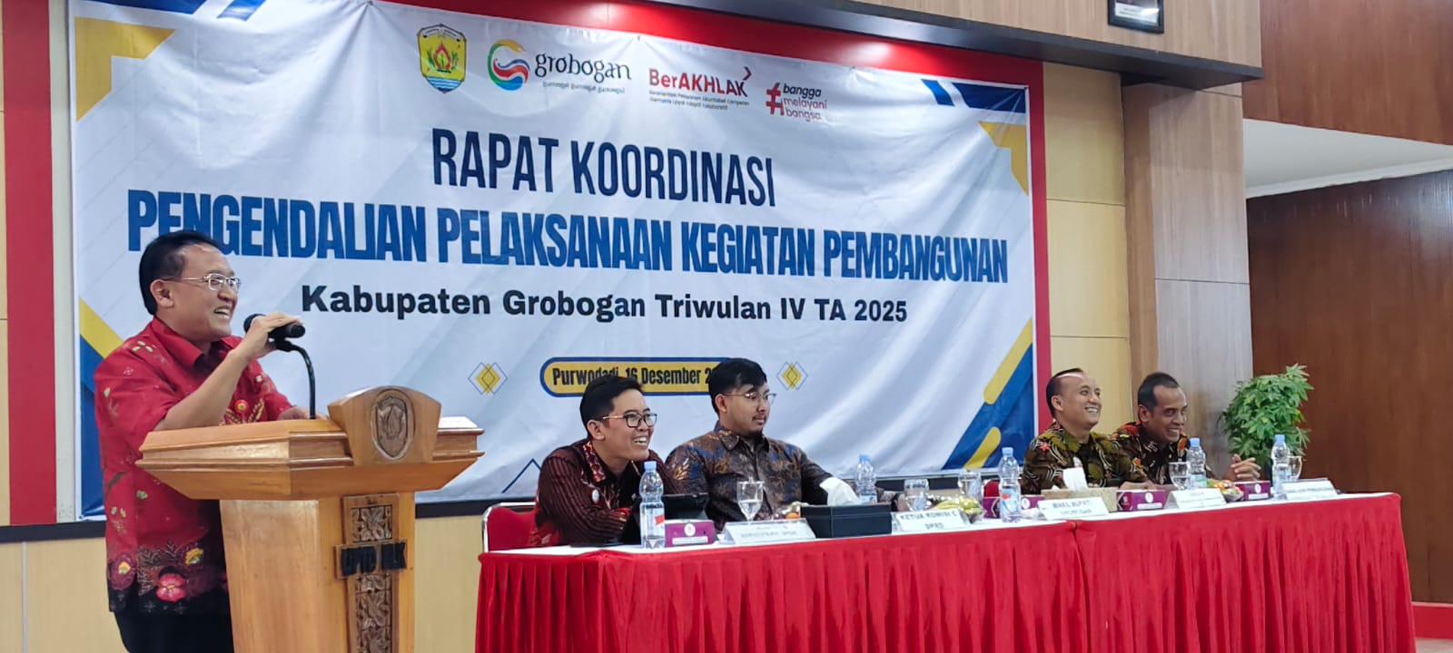 BUKA RAKOR &ndash; Wakil Bupati Grobogan Sugeng Prasetyo membuka rakor pengendalian pelaksanaan kegiatan pemangunan Triwulan IV tahun 2025 di gedung BLK, Selasa (16/12).