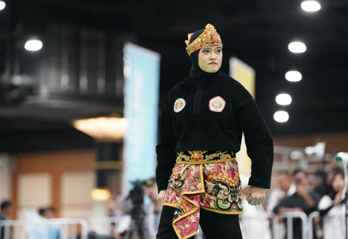 Puspa Arum Sari pesilat asal Indonesia yang mendapat medali emas SEA Games 2025