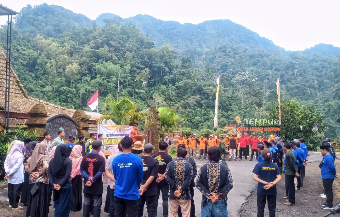SINERGIS: Prosesi apel yang diikuti oleh sejumlah relawan pada Kamis (18/12).