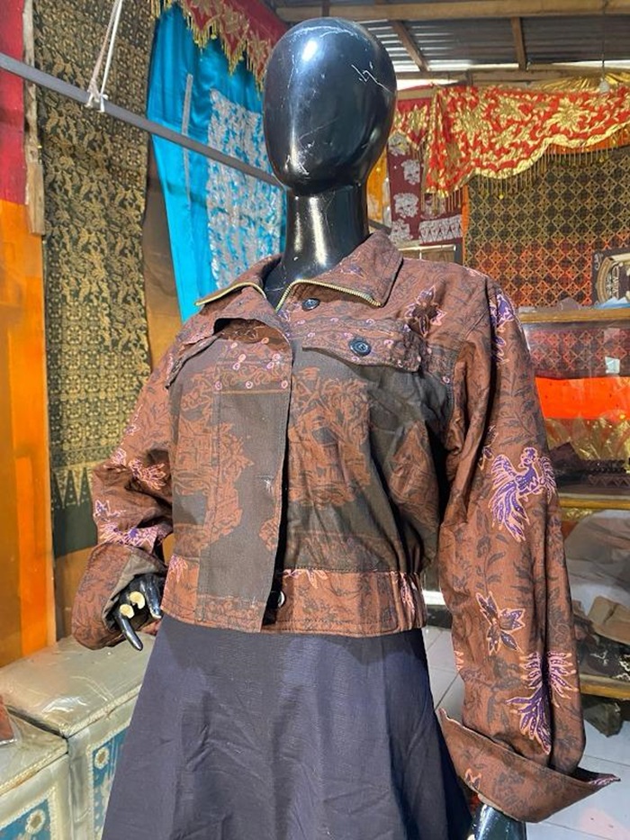 Produk dari pengusaha UMKM dan pengrajin batik asal Padang Panjang, Sumatera Barat