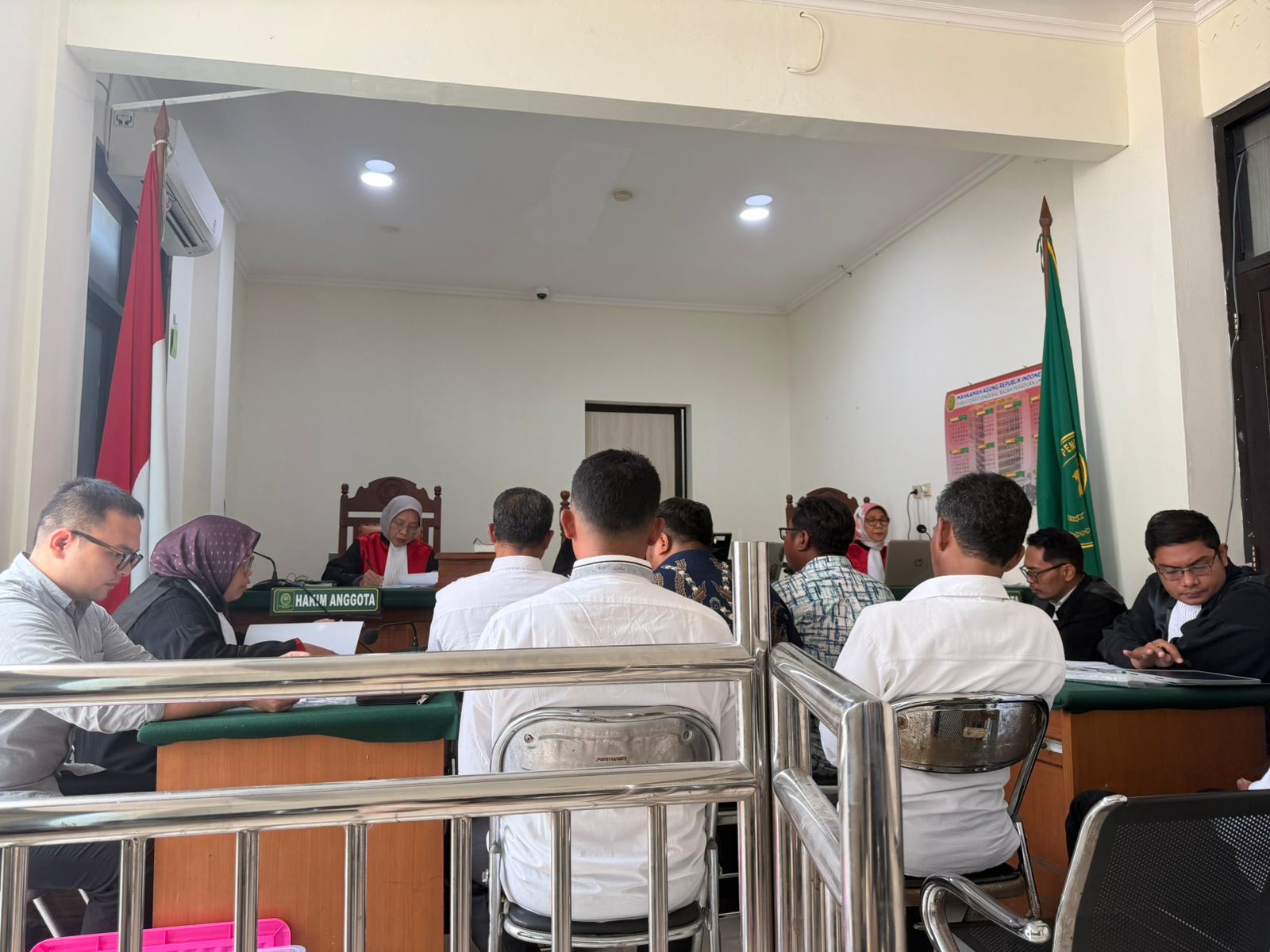 BERIKAN KESAKSIAN &ndash; BPD Desa Kalirejo EEP berikan kesaksian dalam sidang lanjutan perkara dugaan korupsi Desa Kalirejo, Kecamatan Wirosari, Rabu (17/12)