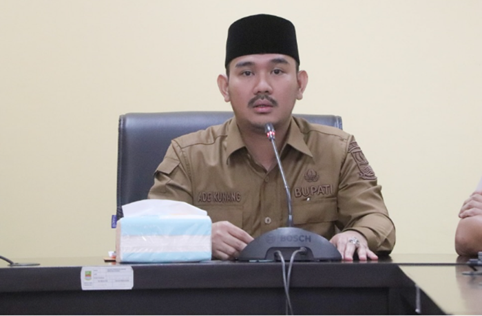 Bupati Bekasi Ade Kuswara Kunang kena OTT KPK