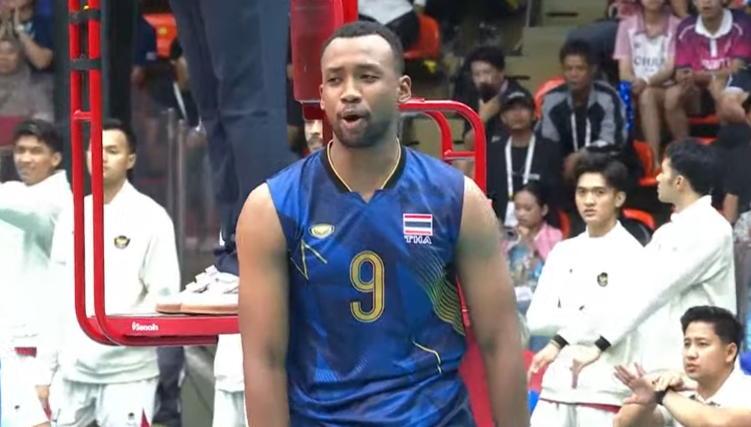 Pemain voli Thailand tampak frustrasi