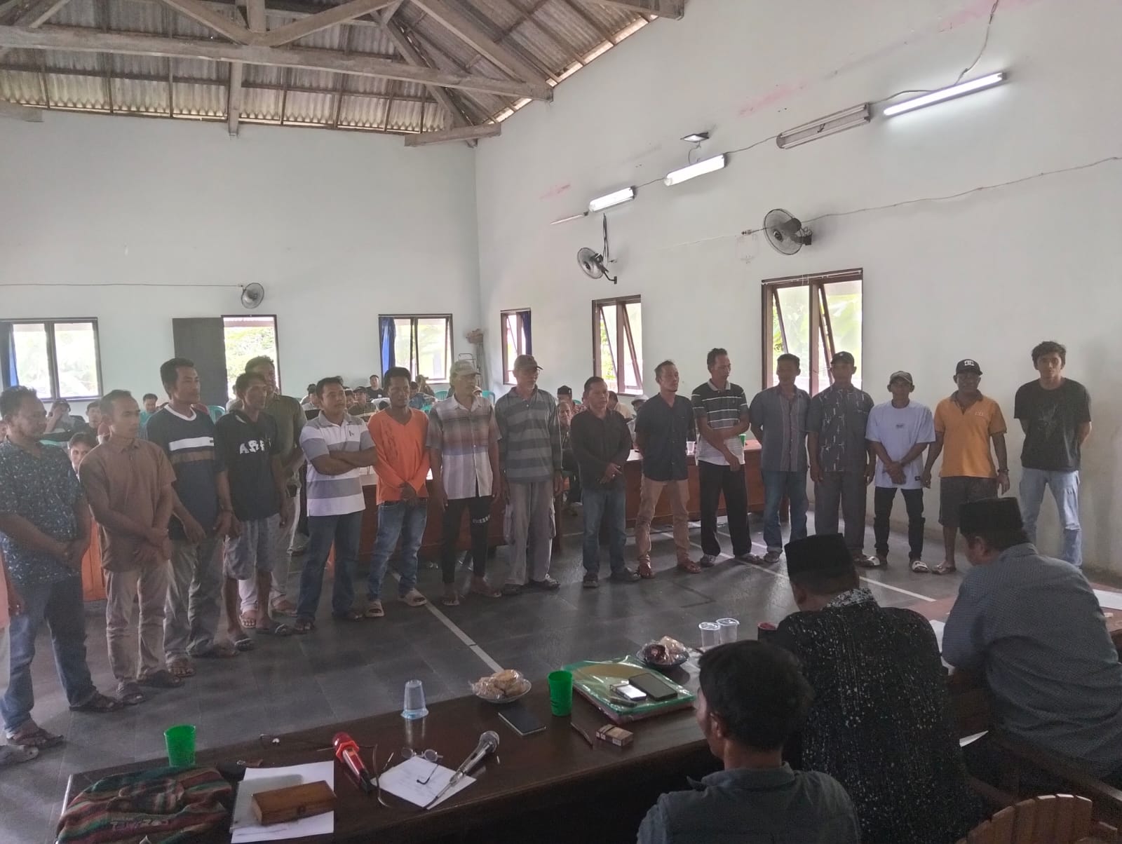 BERSATU: Masyarakat nelayan Desa Kemujan membentuk forum musyawarah pada Minggu (22/12).