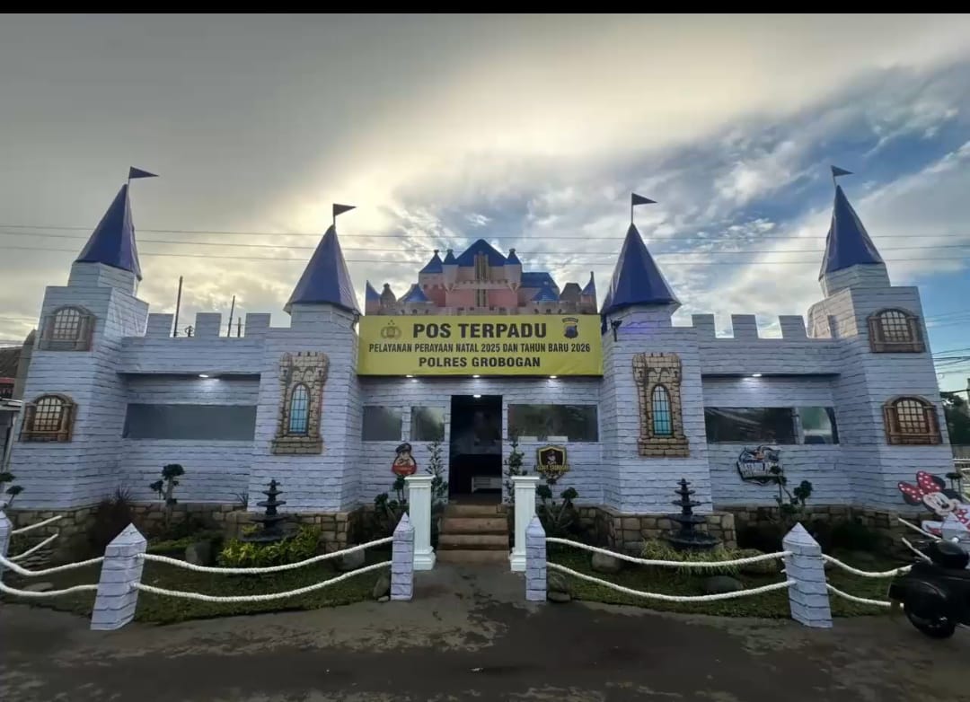 BAK NEGERI DONGENG: Pos Terpadu Simpang Lima Purwodadi yang bertema Disneyland.