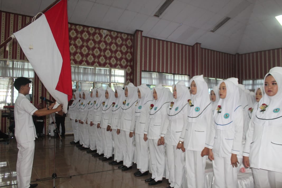 CAPPING DAY: Ratusan mahasiswa UNAN Purwodadi saat ucap janji kepaniteraan.