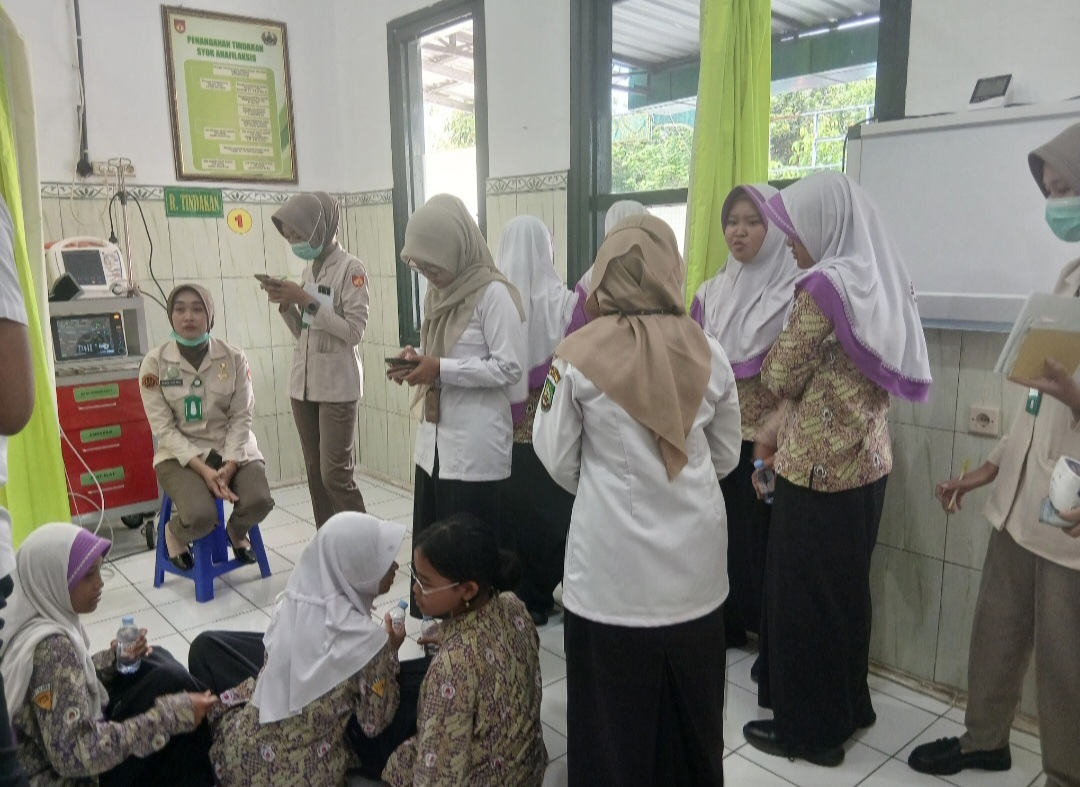 KHAWATIR: Beberapa siswa SMP N 1 Blora beberapa waktu lalu ramai-ramai dirawat di rumah sakit karena keracunan MBG.