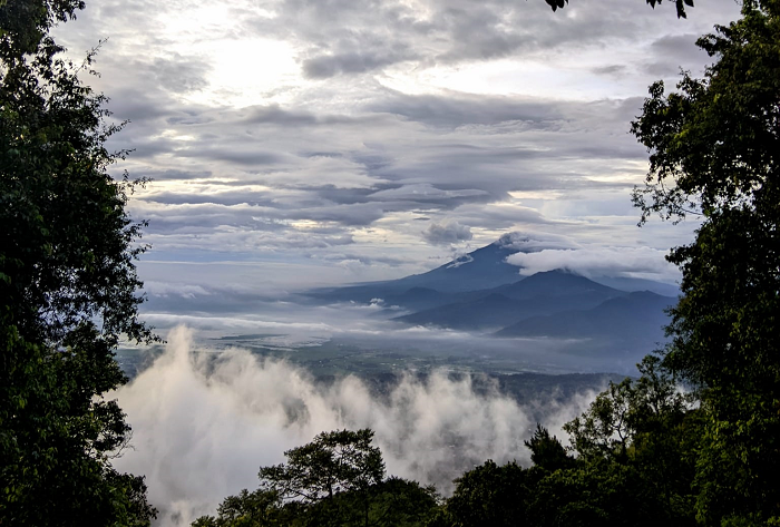 Pemandangan Kawasan Pengunungan dari Gunung Ungaran