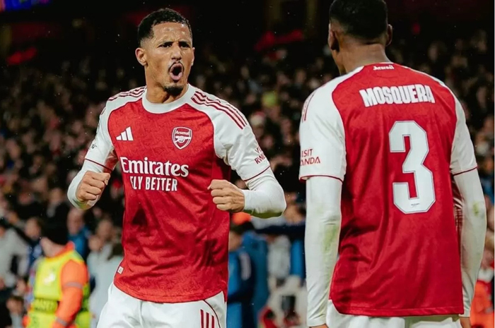 William Saliba (kiri) tempati urutan pertama dalam daftar 10 Pemain Belakang Paling Berharga di Premier League. 