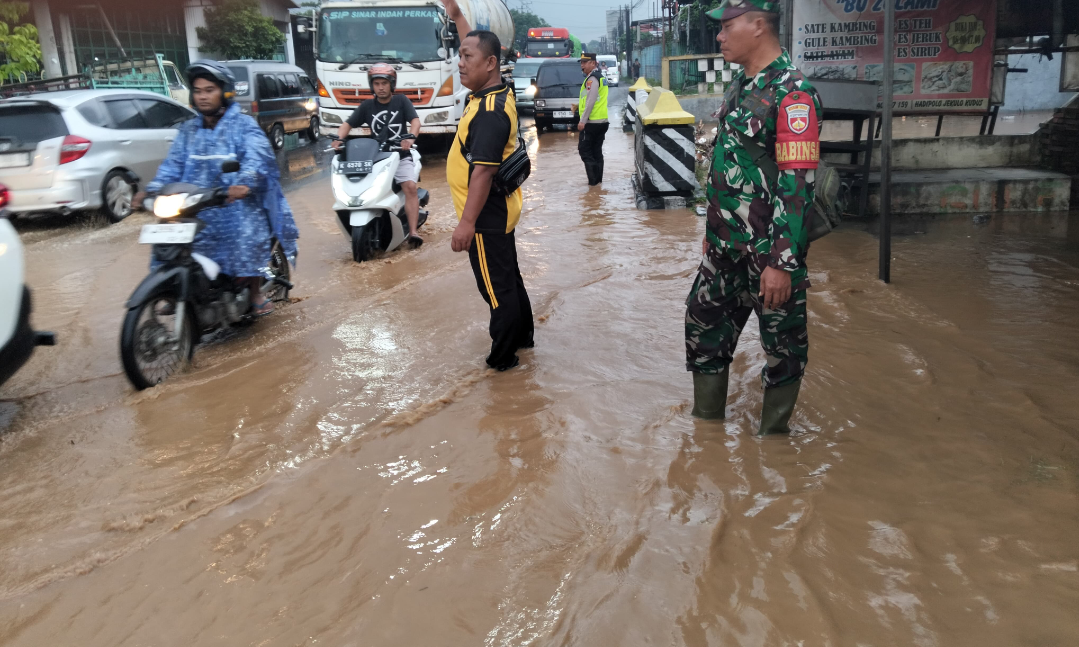 Banjir akibat hujan deras, Jumat (26/12). (WARGA UNTUK RADAR KUDUS)