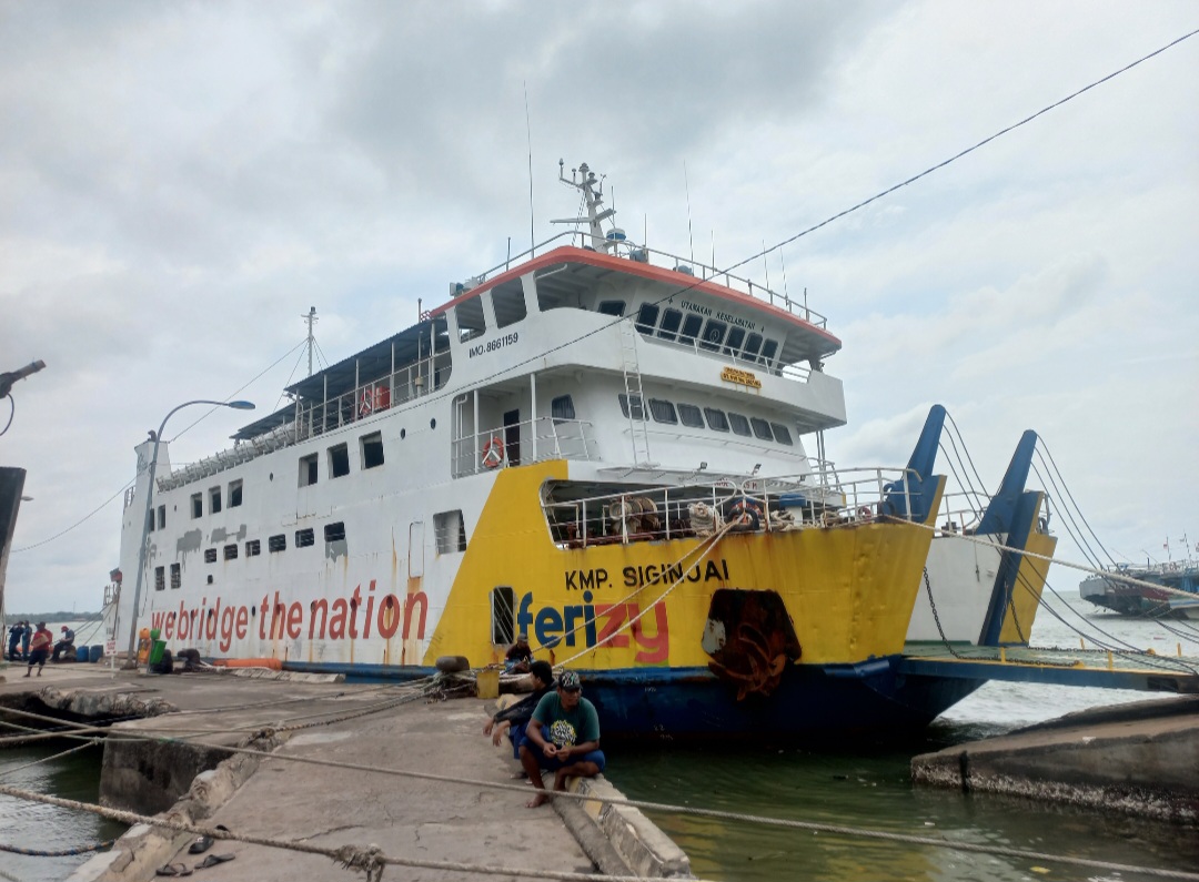SIAP BERLAYAR: KMP Siginjai mulai berlayar lagi, menyeberang ke Karimunjawa pada Sabtu (27/12) pukul 07.15.
