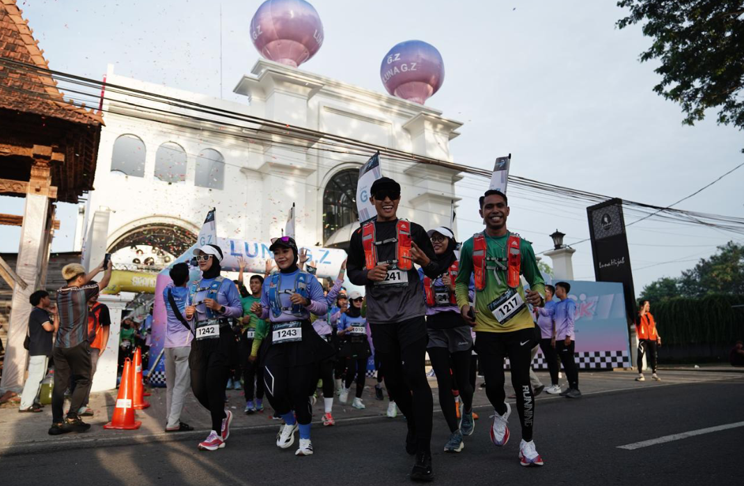 CERIA: Seluruh peserta menikmati event Luna G.Z Year End Run 2025 dengan semangat, Minggu (28/12). (LUNA G.Z UNTUK RADAR KUDUS)